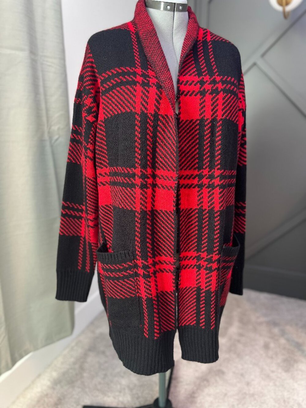Oversized grandpa cardigan with pockets in red houndstooth